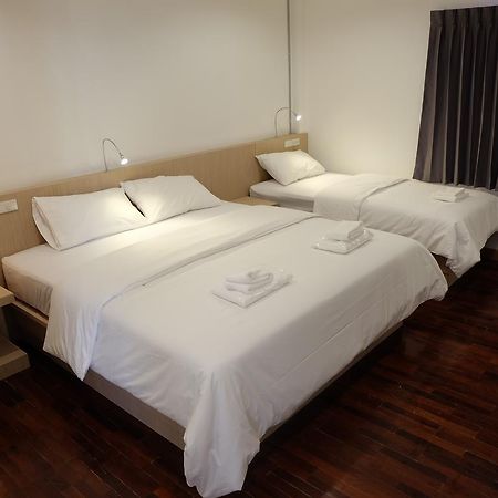 F Plus F Hostel Chiang Mai Exteriör bild